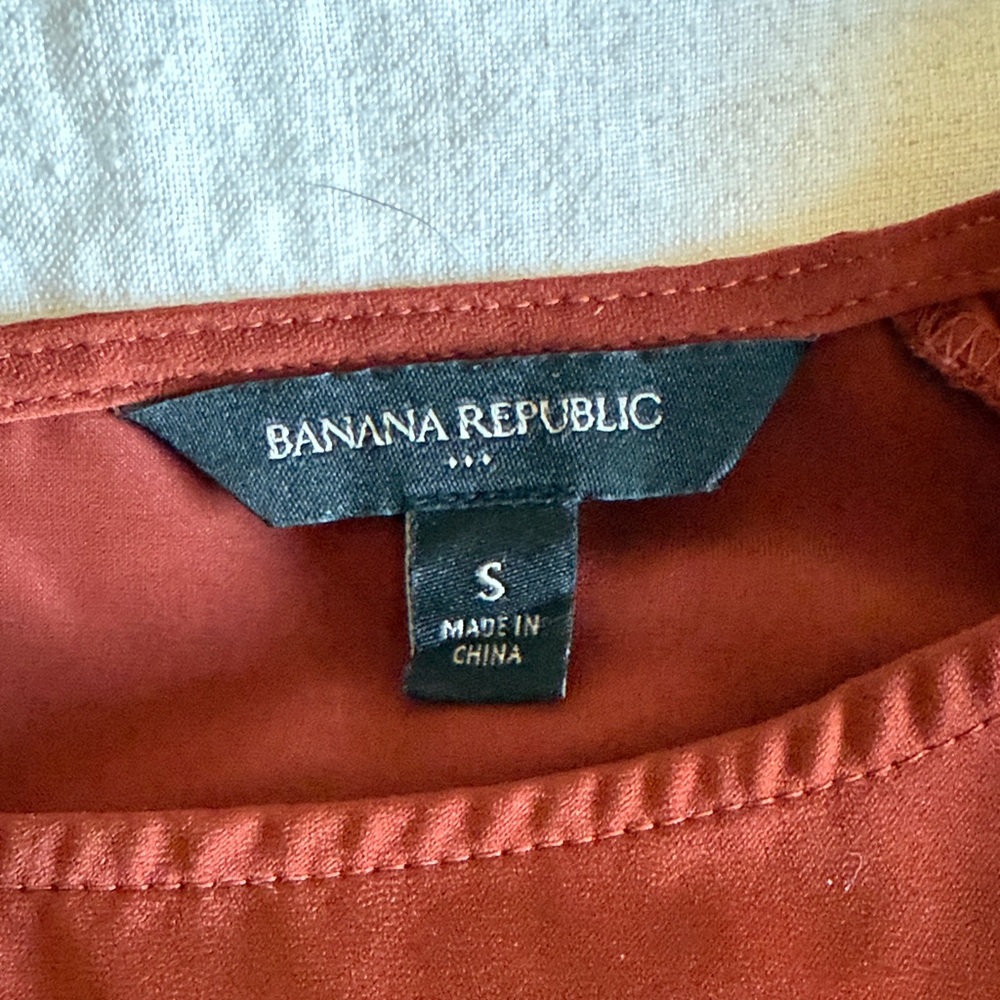 Banana Republic Rust Blouse - Picture 2 of 2